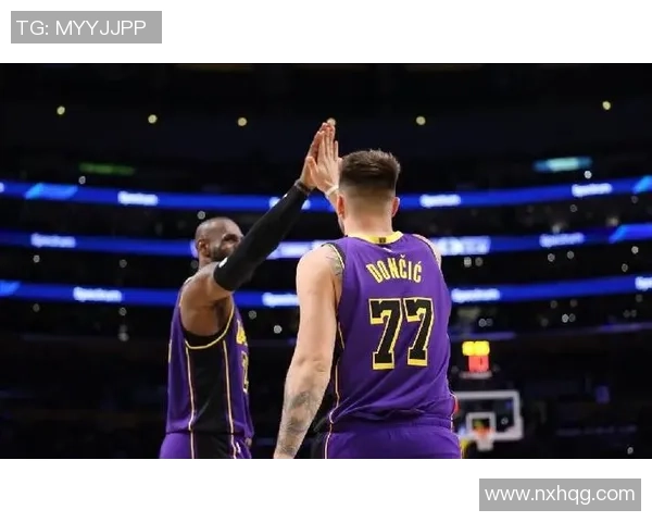 湖人勇战太阳力求复仇 球场激战引爆西部季后赛悬念 湖人勇战太阳力求复仇 球场激战引爆西部季后赛悬念